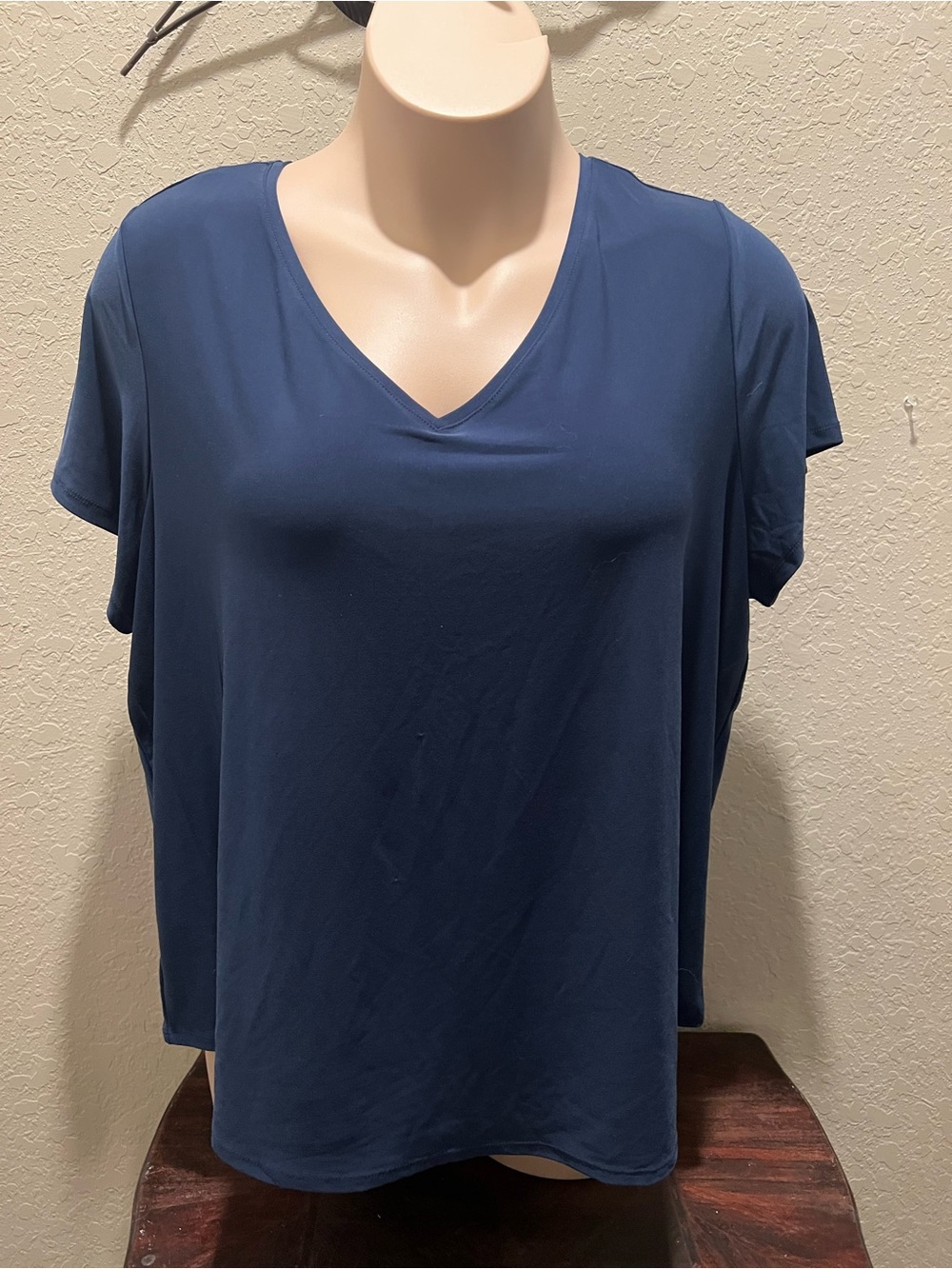 Roz & Ali Navy V-Neck Short Sleeve Top